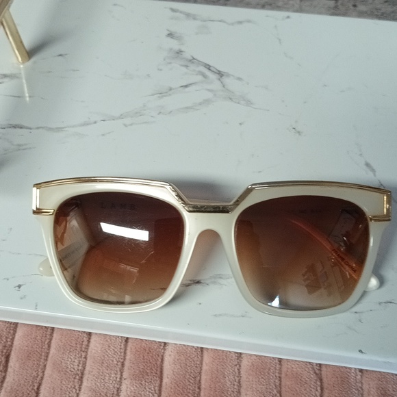 LAMB L.A.M.B Gwen Stefani Sunglasses & Case - Picture 2 of 10